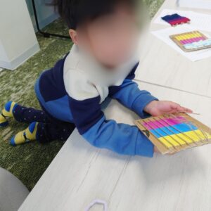 色選びから広がる♪ダンボール編みの第一歩