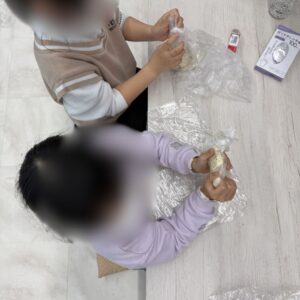 まぜてのばして♪一から作る小麦粉粘土あそび