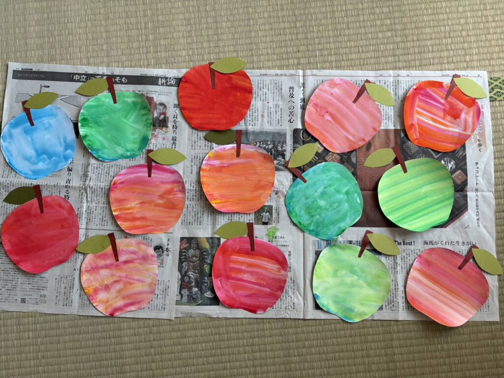 色がひろがる♪春のりんごアート🍎