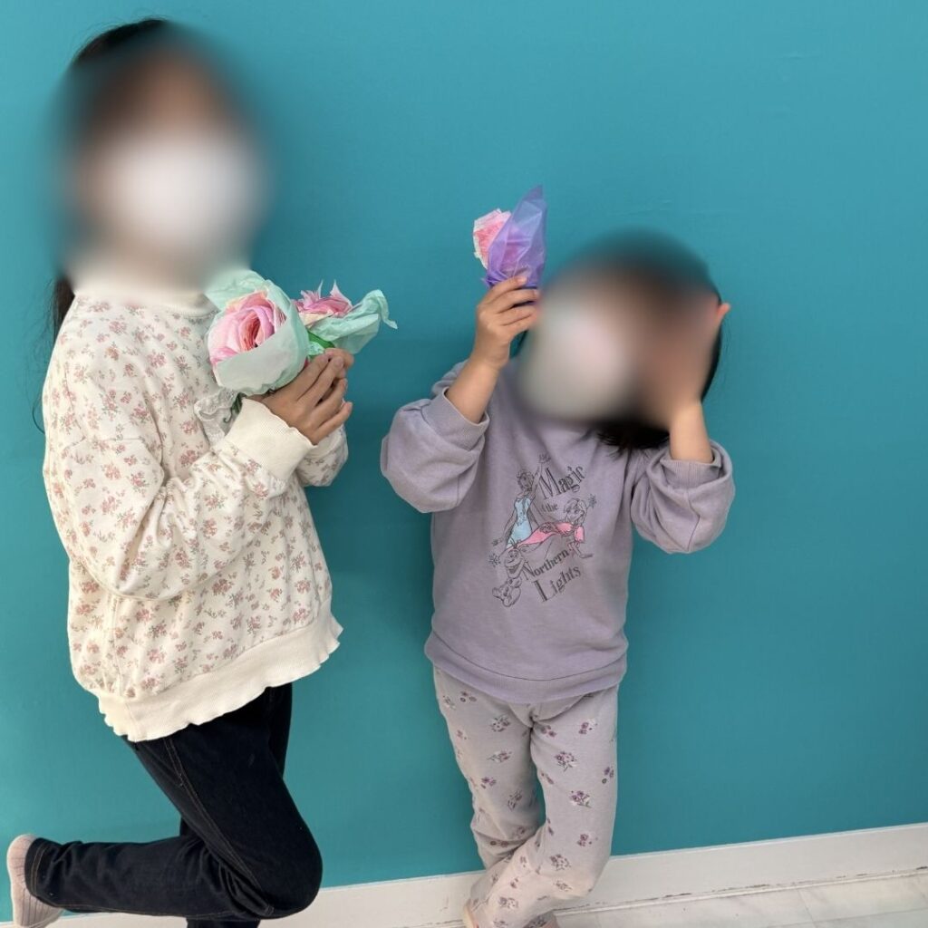 紙コップが素敵な薔薇に変身！気持ちを込めたプレゼント作り🌹