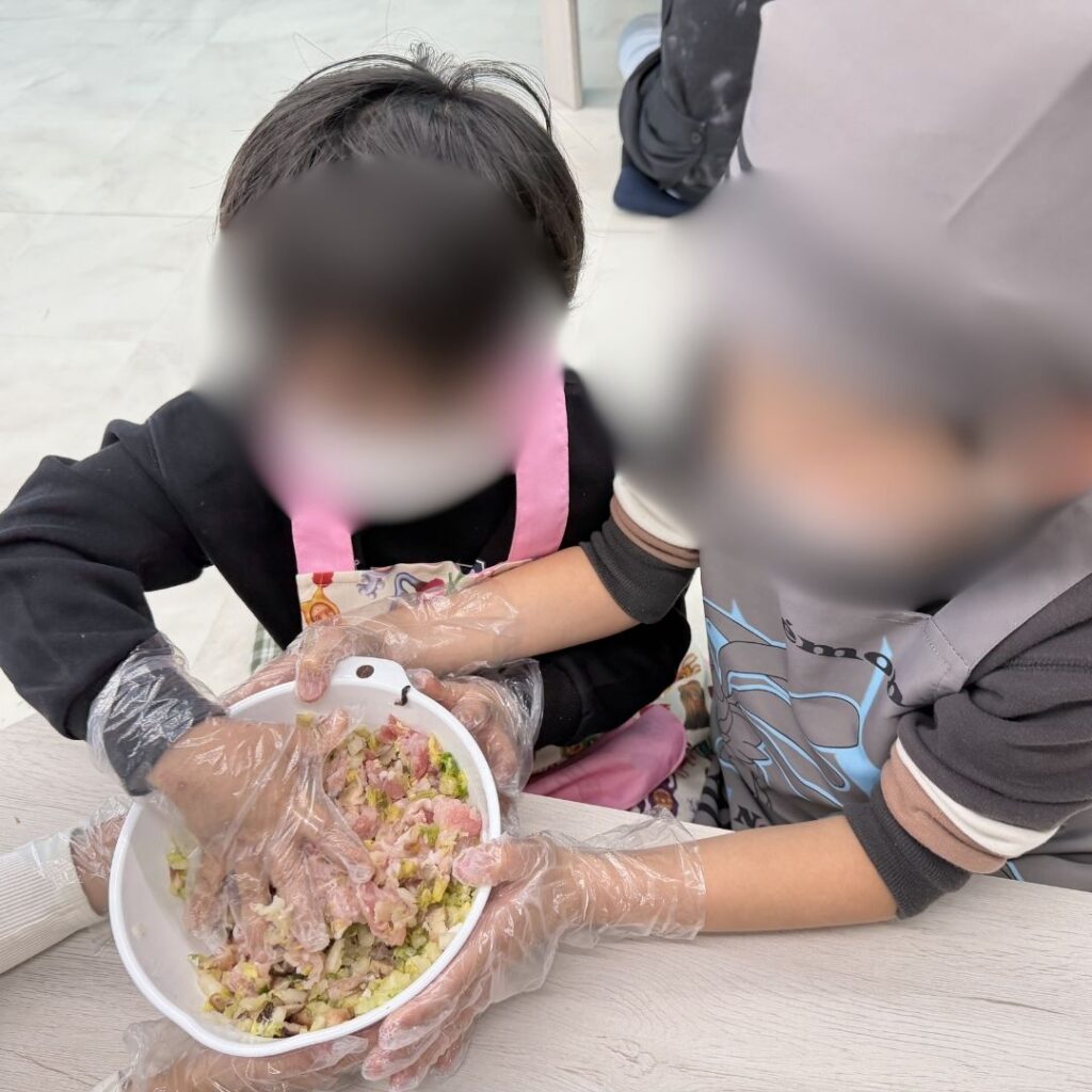 ふわふわつくね作りに挑戦♪やさしい力でクッキング