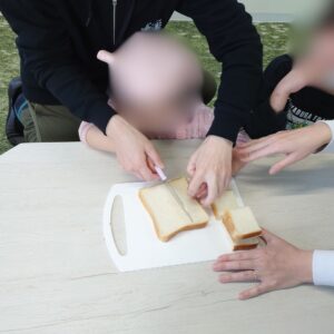 協力して完成！ミニシュガートーストづくり🍞