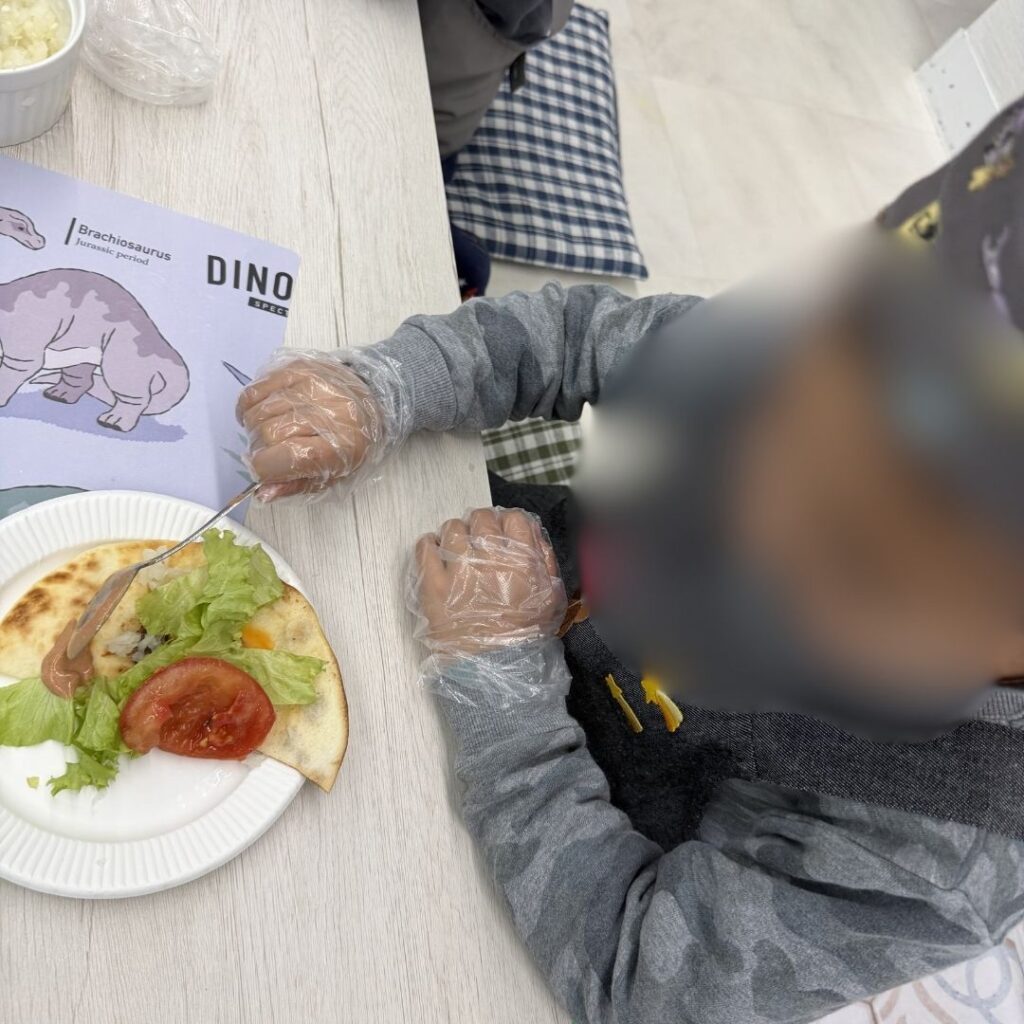 みんなで楽しくチキンタコス作り🌮