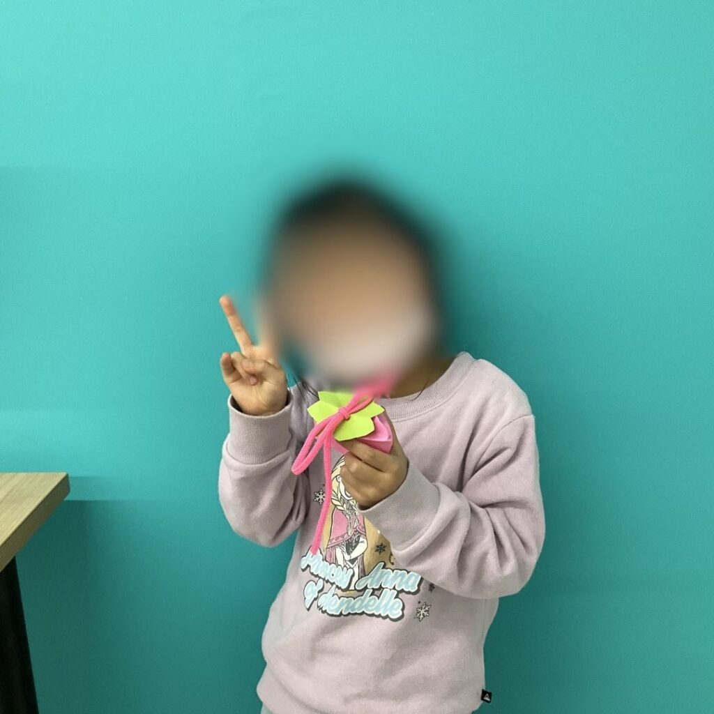 色画用紙で立体いちごづくりに挑戦🍓