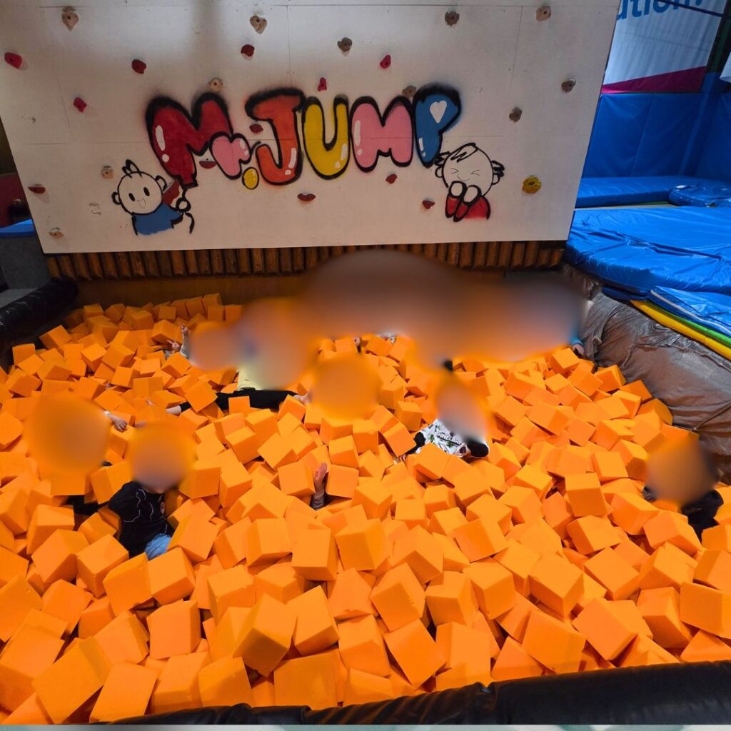 笑顔が弾ける！わくわくトランポリンタイム！