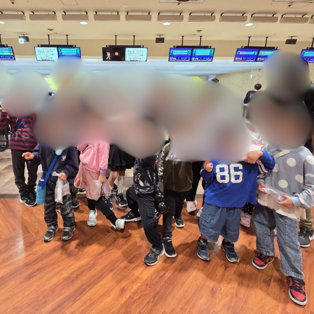 コツをつかんで笑顔いっぱい！みんなでボウリング🎳