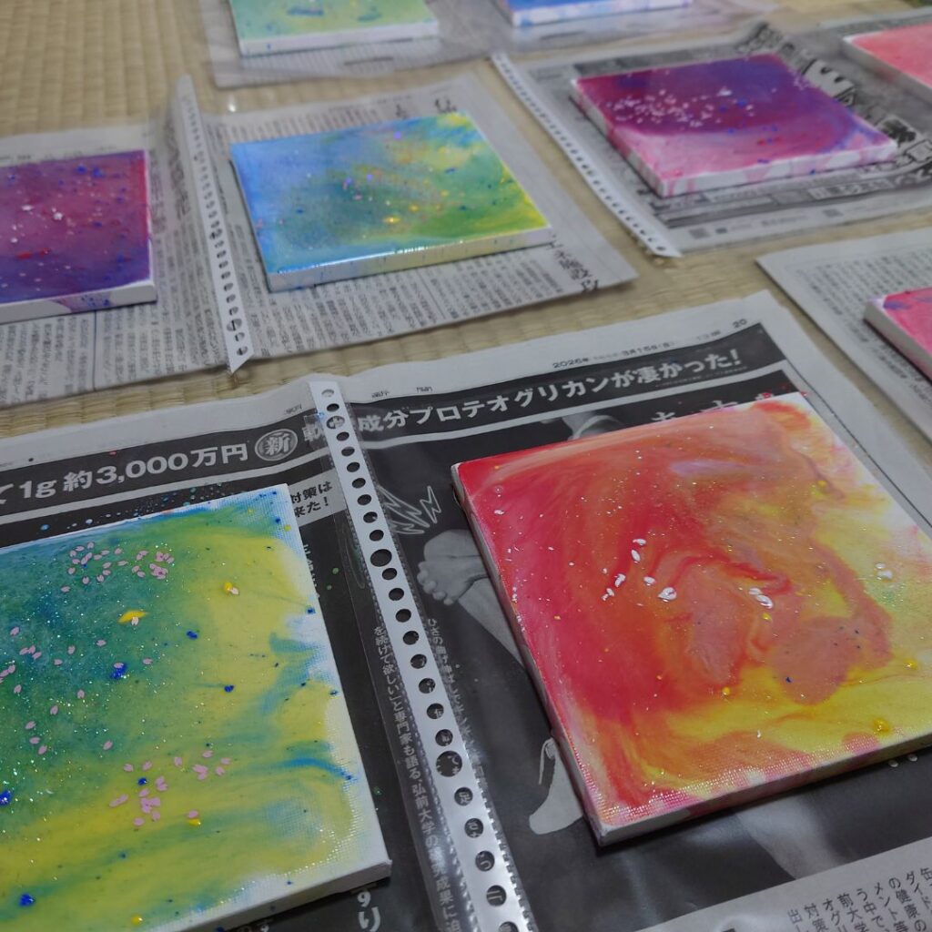 色が広がるワクワク体験♪フルイドアートに挑戦