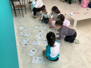 遊びながら学ぶ♪ローマ字カルタに挑戦