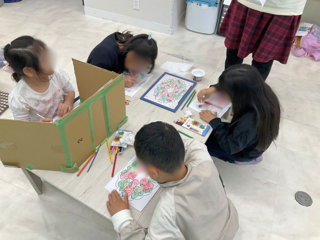 じっくり広がる色の世界🍓曼荼羅アートに挑戦