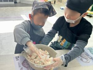 サクサク楽しい♪カニカツ作りに挑戦☆