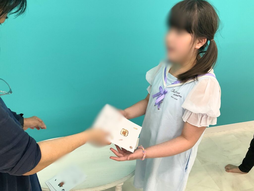 皆からの良いところをまとめたプリントを渡す