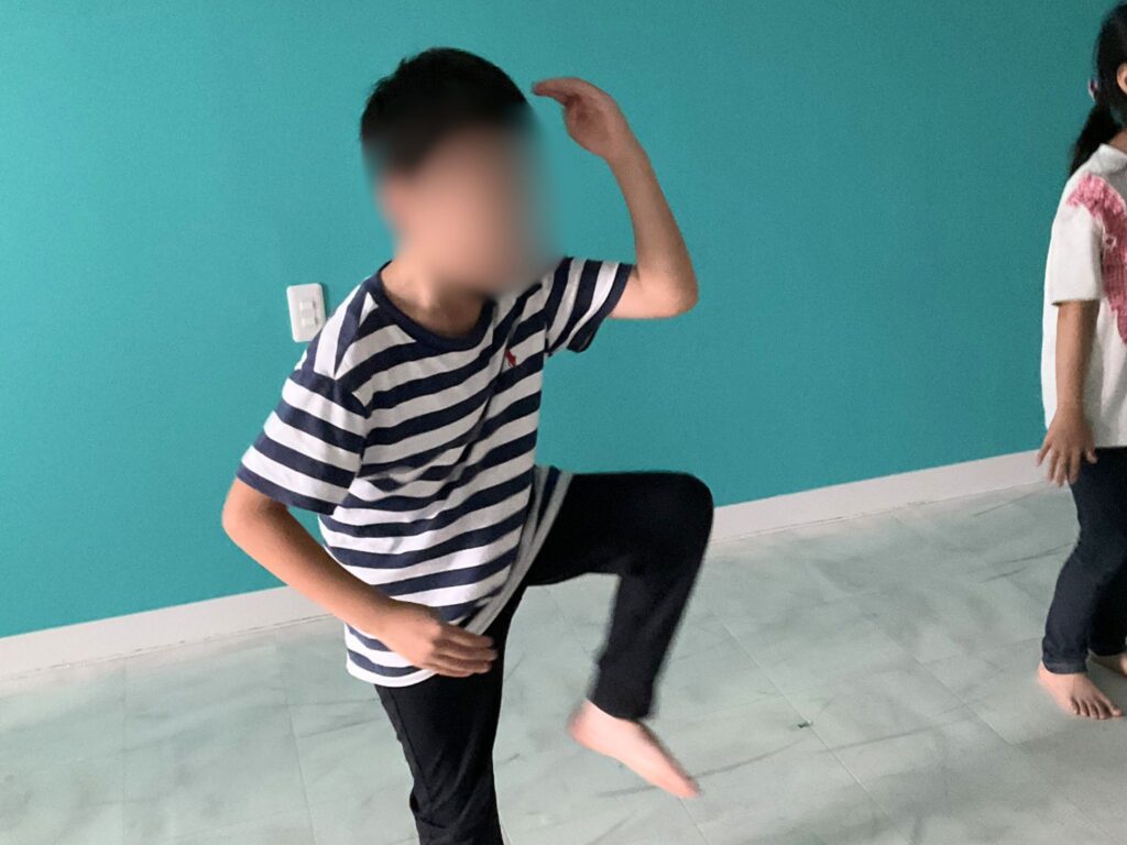 ダンスをしている