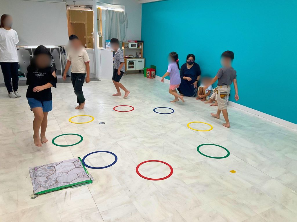 輪っかを使った椅子取りゲーム