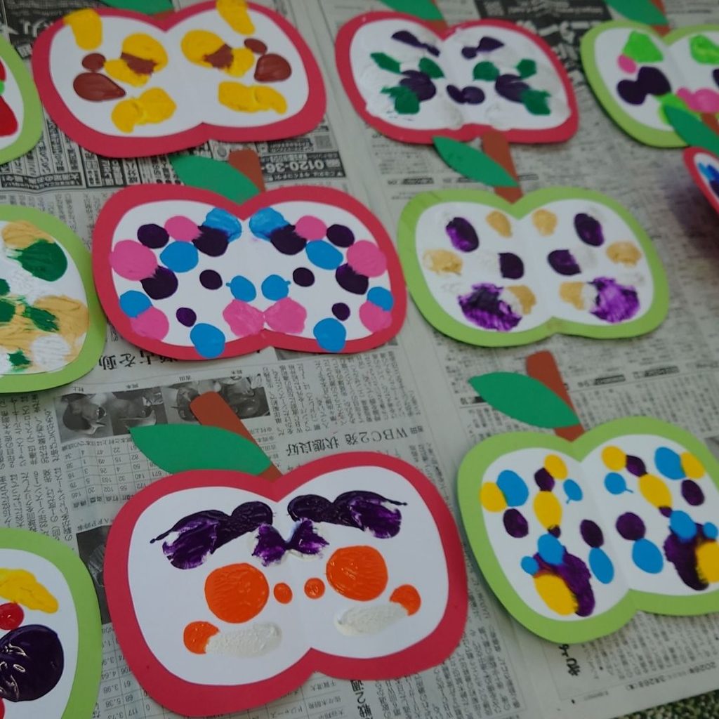 デカルコマニーでりんごを作ろう！